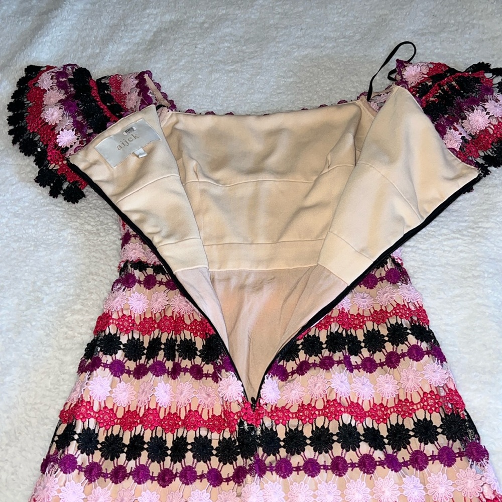 Aijek Tricolor Off-Shoulder Embroidered Mini Dress Size‎ S - Picture 6 of 9